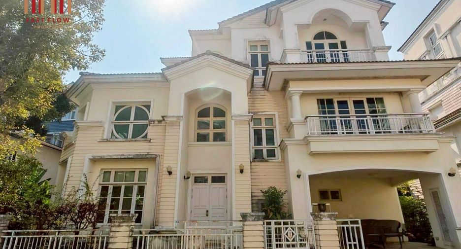 For sale 3 bedrooms house in Chatuchak, Bangkok