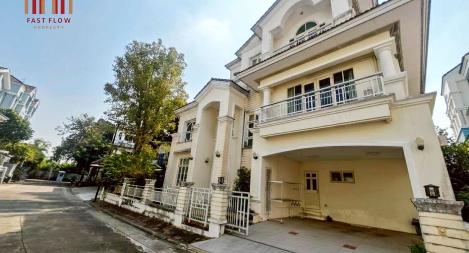 For sale 3 bedrooms house in Chatuchak, Bangkok