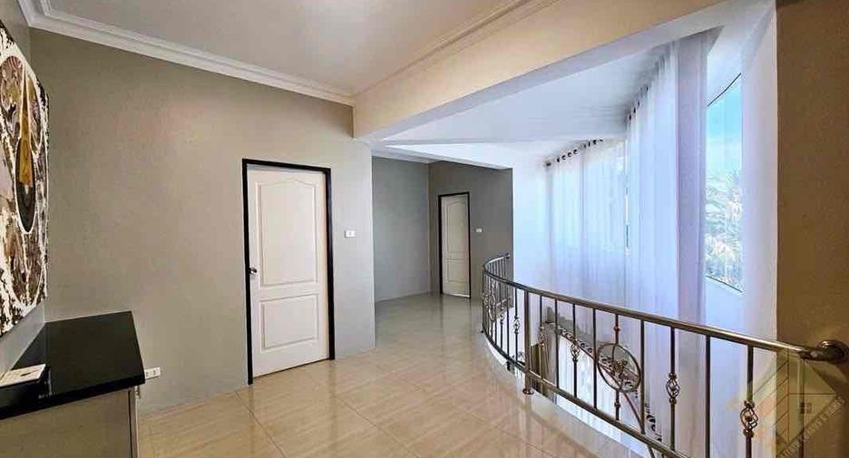 For rent 3 bedrooms villa in Bang Lamung, Chonburi