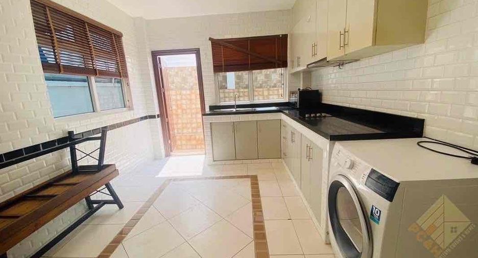 For rent 3 bedrooms villa in Bang Lamung, Chonburi