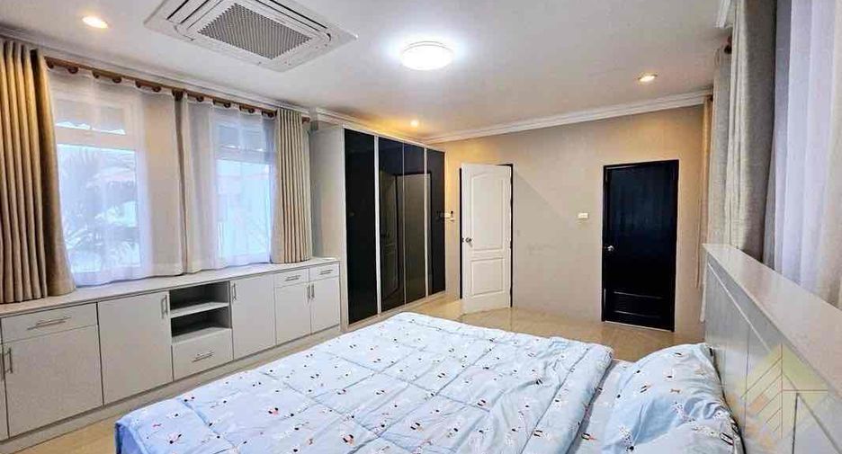 For rent 3 bedrooms villa in Bang Lamung, Chonburi