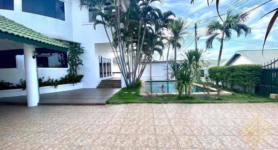 For rent 3 bedrooms villa in Bang Lamung, Chonburi