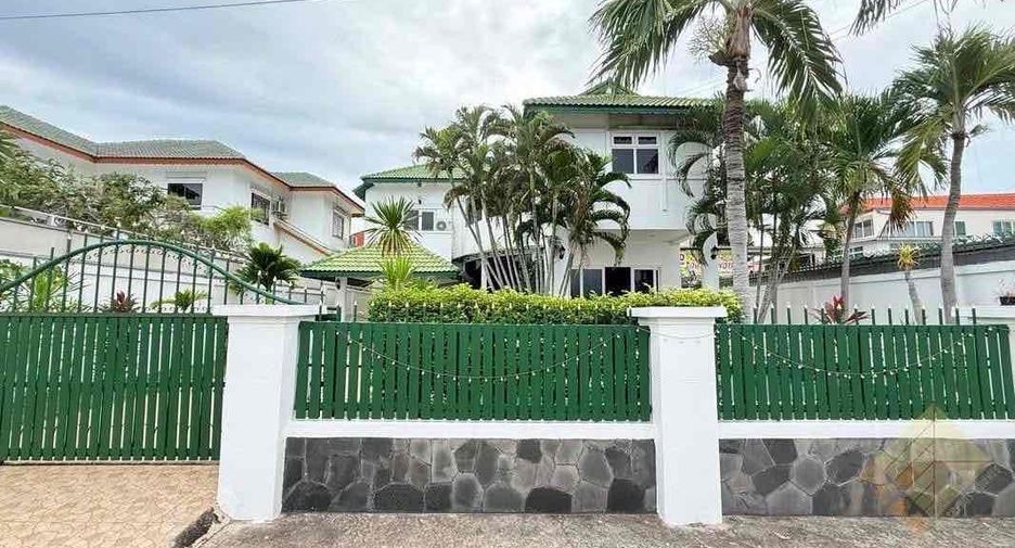 For rent 3 bedrooms villa in Bang Lamung, Chonburi