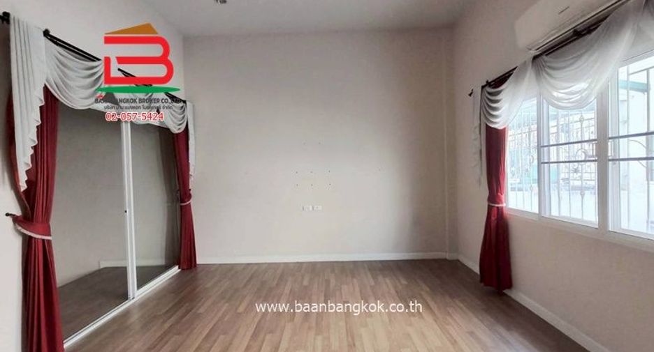 For sale 4 bedrooms townhouse in Bang Bon, Bangkok