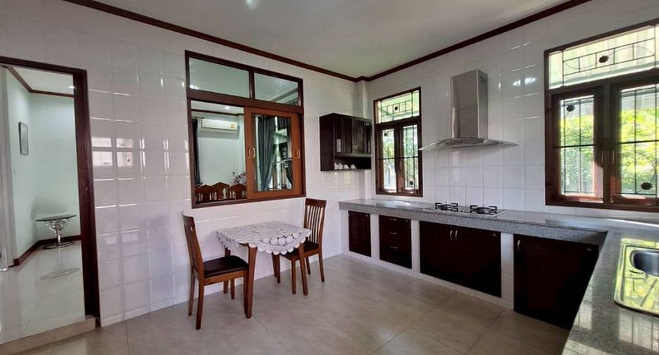 For rent 4 bedrooms house in Mueang Chiang Mai, Chiang Mai