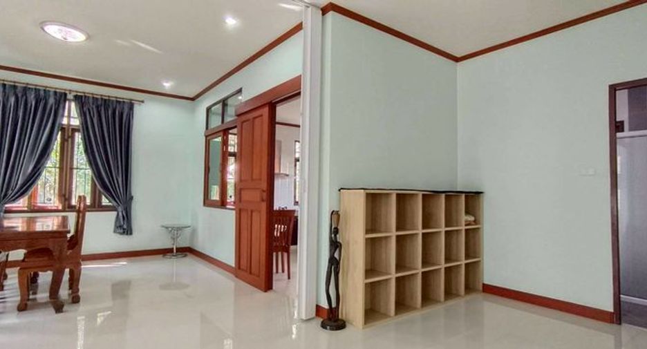 For rent 4 bedrooms house in Mueang Chiang Mai, Chiang Mai