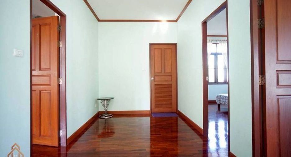 For rent 4 bedrooms house in Mueang Chiang Mai, Chiang Mai