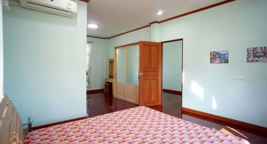 For rent 4 bedrooms house in Mueang Chiang Mai, Chiang Mai
