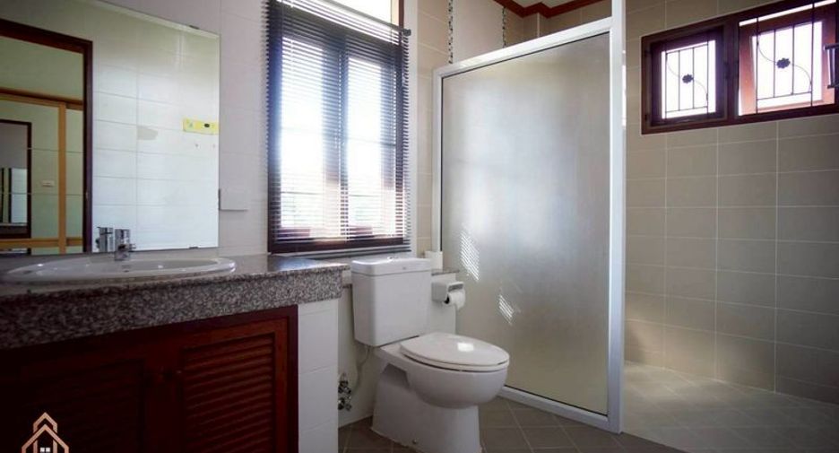 For rent 4 bedrooms house in Mueang Chiang Mai, Chiang Mai