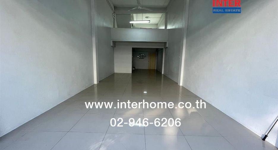 For sale 4 bedrooms retail Space in Thawi Watthana, Bangkok