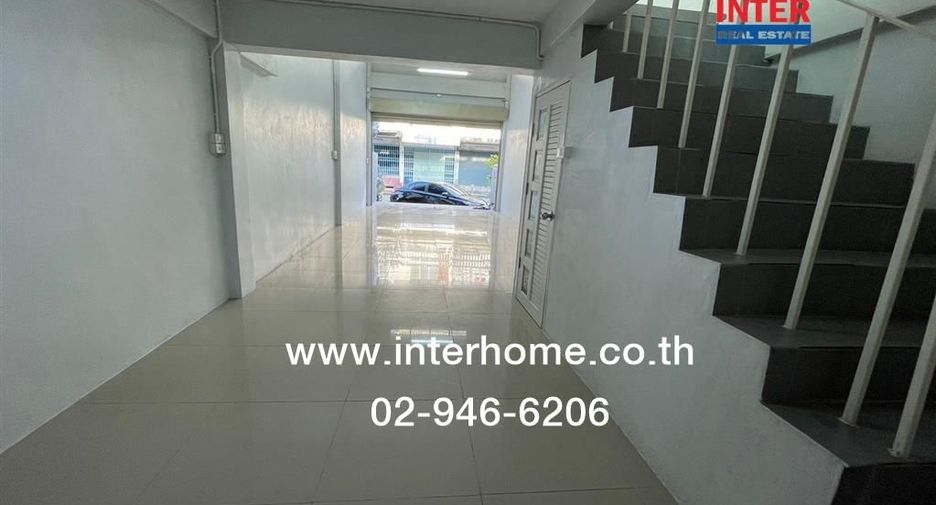 For sale 4 bedrooms retail Space in Thawi Watthana, Bangkok