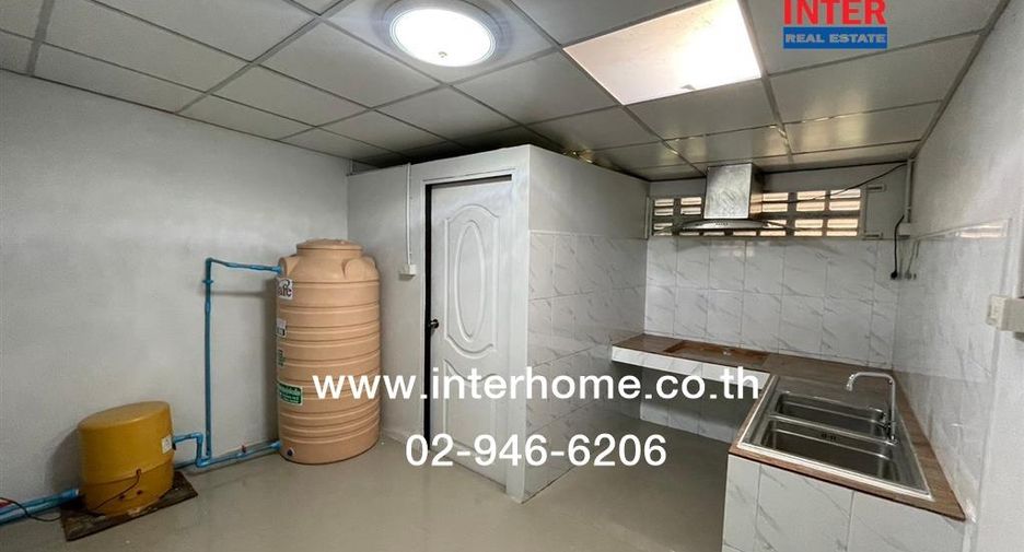 For sale 4 bedrooms retail Space in Thawi Watthana, Bangkok