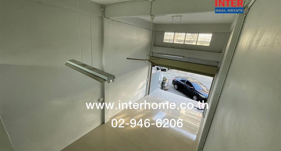 For sale 4 bedrooms retail Space in Thawi Watthana, Bangkok