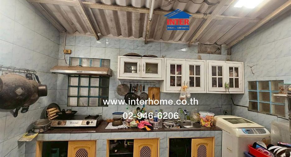 For sale 3 bedrooms retail Space in Sai Mai, Bangkok