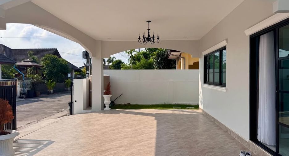 À louer 3 chambres villa à Bang Lamung, Chonburi