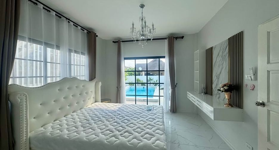 À louer 3 chambres villa à Bang Lamung, Chonburi
