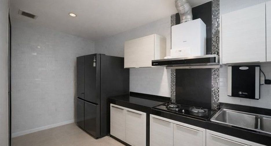 À vendre 4 chambres maison de ville à Bang Kruai, Nonthaburi