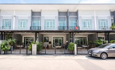 À vendre 4 chambres maison de ville à Bang Kruai, Nonthaburi