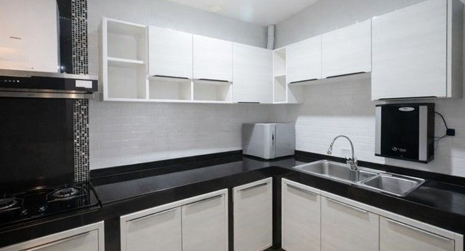 À vendre 4 chambres maison de ville à Bang Kruai, Nonthaburi