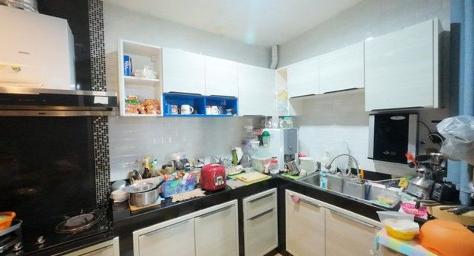 À vendre 4 chambres maison de ville à Bang Kruai, Nonthaburi