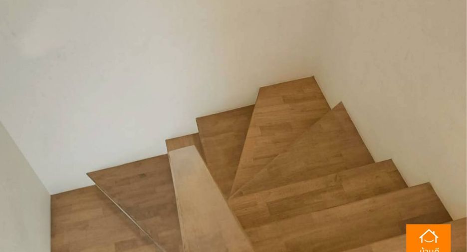 Casa adosada en venta de 3 habitaciones en Sam Phran, Nakhon Pathom