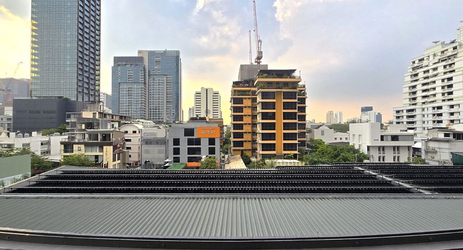 For rent 2 bedrooms condo in Pathum Wan, Bangkok