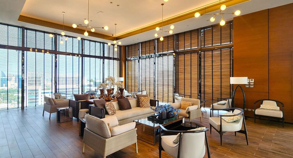 For rent 2 bedrooms condo in Pathum Wan, Bangkok