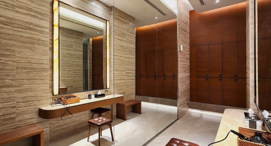For rent 2 bedrooms condo in Pathum Wan, Bangkok