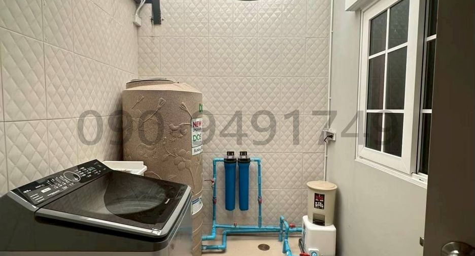 For rent 3 bedrooms townhouse in Bueng Kum, Bangkok
