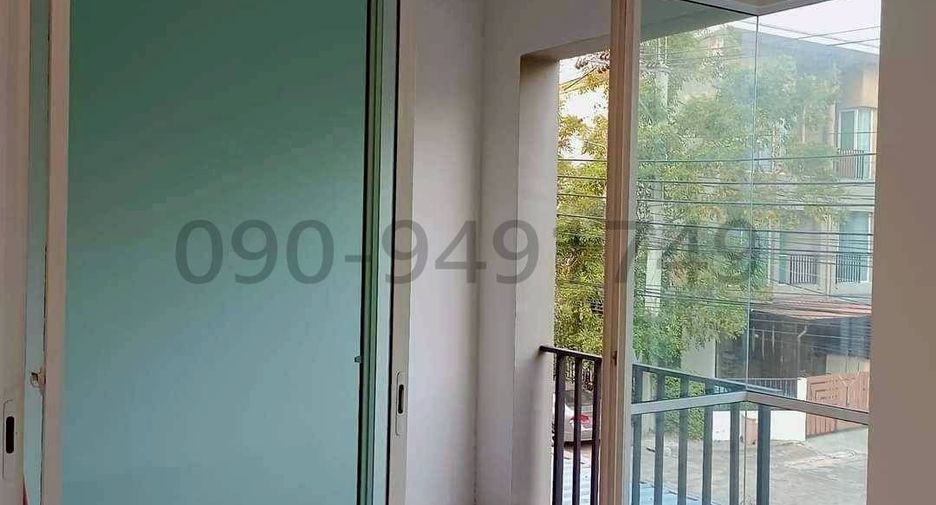 For rent 3 bedrooms townhouse in Min Buri, Bangkok