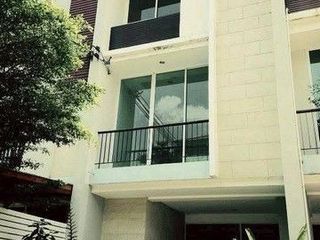 For rent 3 ベッドルーム house in Yan Nawa, Bangkok