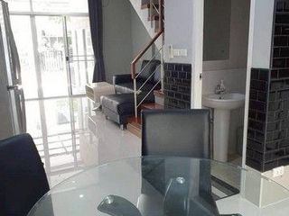 For rent 3 ベッドルーム house in Yan Nawa, Bangkok