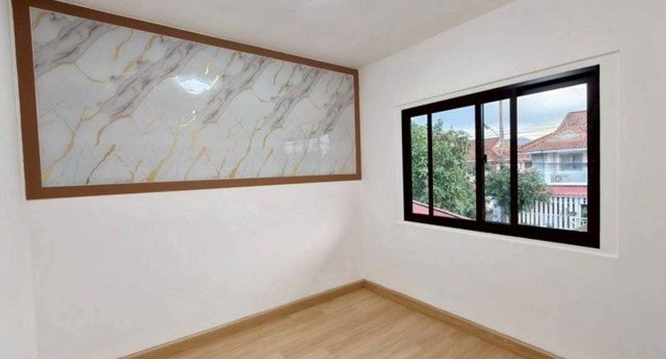 Reihenhaus zum Kauf mit 4 Zimmer in Thanyaburi, Pathum Thani