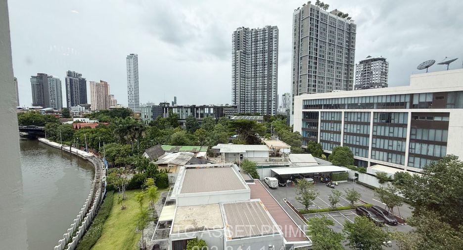 For rent 2 bedrooms condo in Watthana, Bangkok
