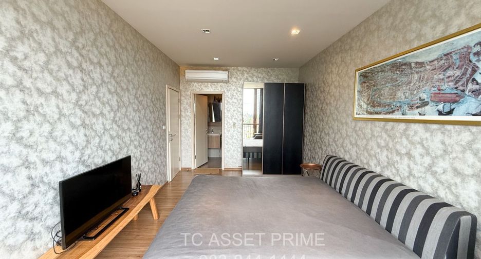For rent 2 bedrooms condo in Watthana, Bangkok
