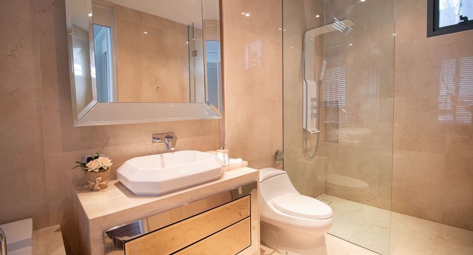 Condo en alquiler y en venta de 2 habitaciones en Khlong Toei, Bangkok