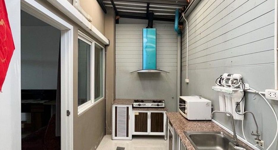 For sale 4 bedrooms townhouse in Bang Phli, Samut Prakan