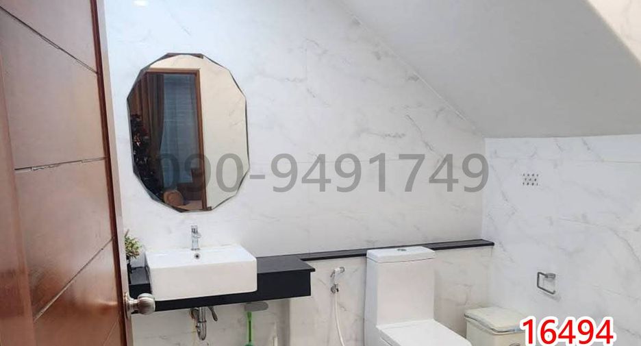 For rent 4 bedrooms retail Space in Lat Phrao, Bangkok