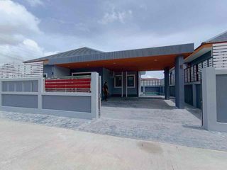 Villa en alquiler y en venta de 3 habitaciones en Bang Lamung, Chonburi