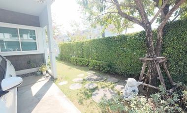 À vendre 2 chambres maison de ville à Bang Phli, Samut Prakan