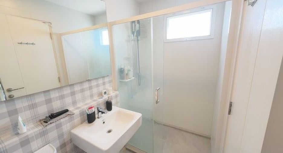 出售 2 卧室 联排别墅 在 Bang Phli, Samut Prakan