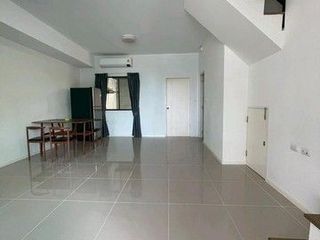 Casa en alquiler de 3 habitaciones en Bang Khen, Bangkok