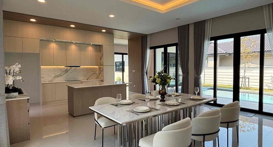 For rent 3 bedrooms villa in Bang Lamung, Chonburi