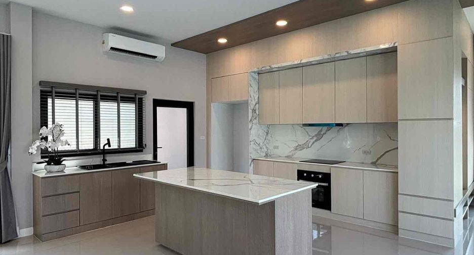 For rent 3 bedrooms villa in Bang Lamung, Chonburi