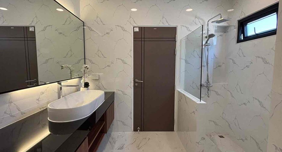 For rent 3 bedrooms villa in Bang Lamung, Chonburi