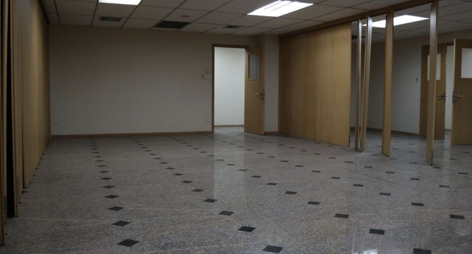 For sale retail Space in Huai Khwang, Bangkok