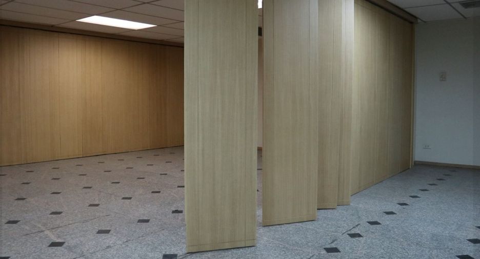 For sale retail Space in Huai Khwang, Bangkok