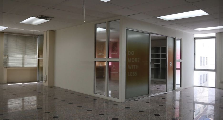 For sale retail Space in Huai Khwang, Bangkok