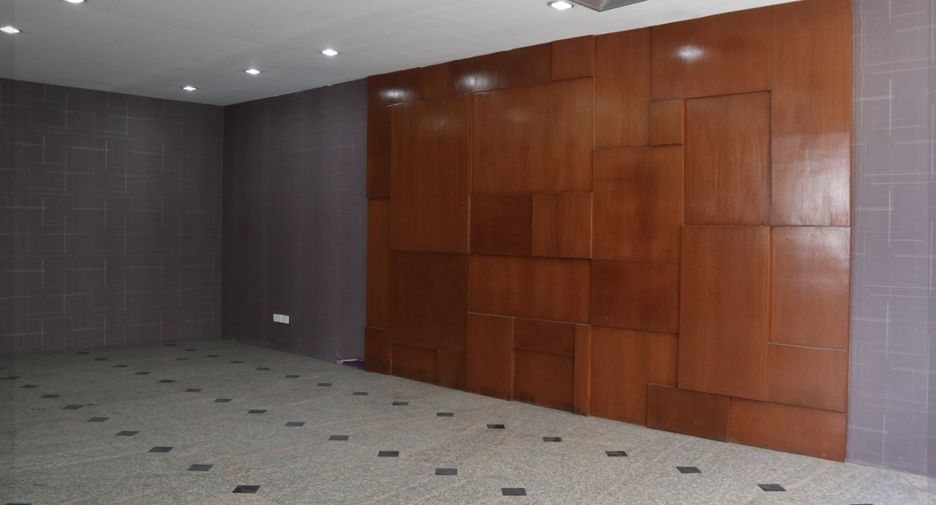 For sale retail Space in Huai Khwang, Bangkok