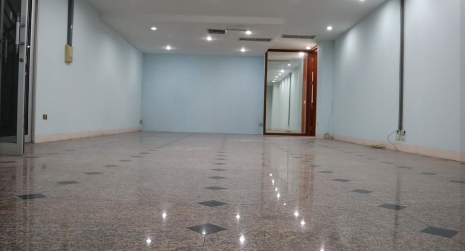 For sale retail Space in Huai Khwang, Bangkok